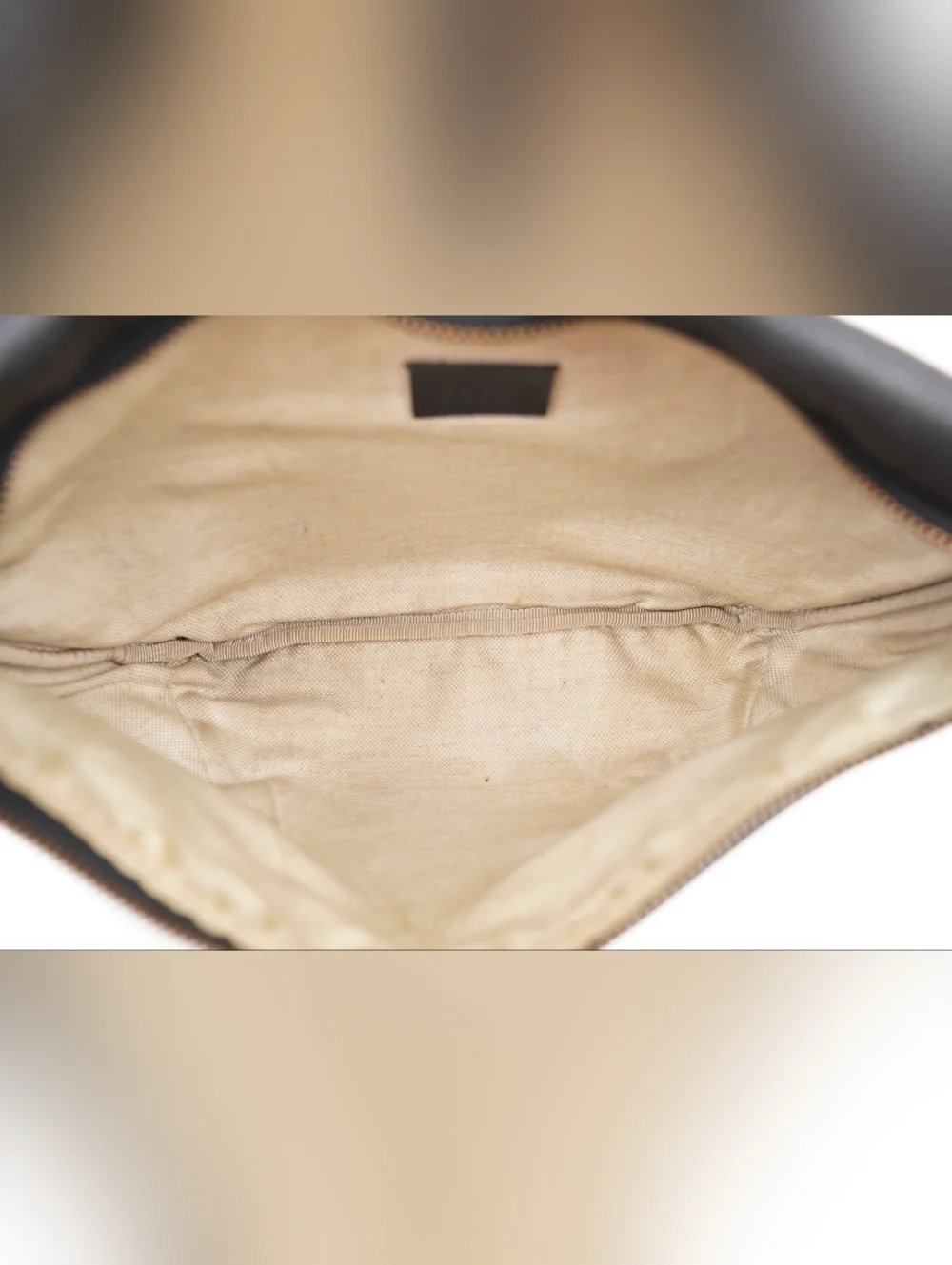 CH24 ❤️ GUCCI Grained Logo Belt Bag